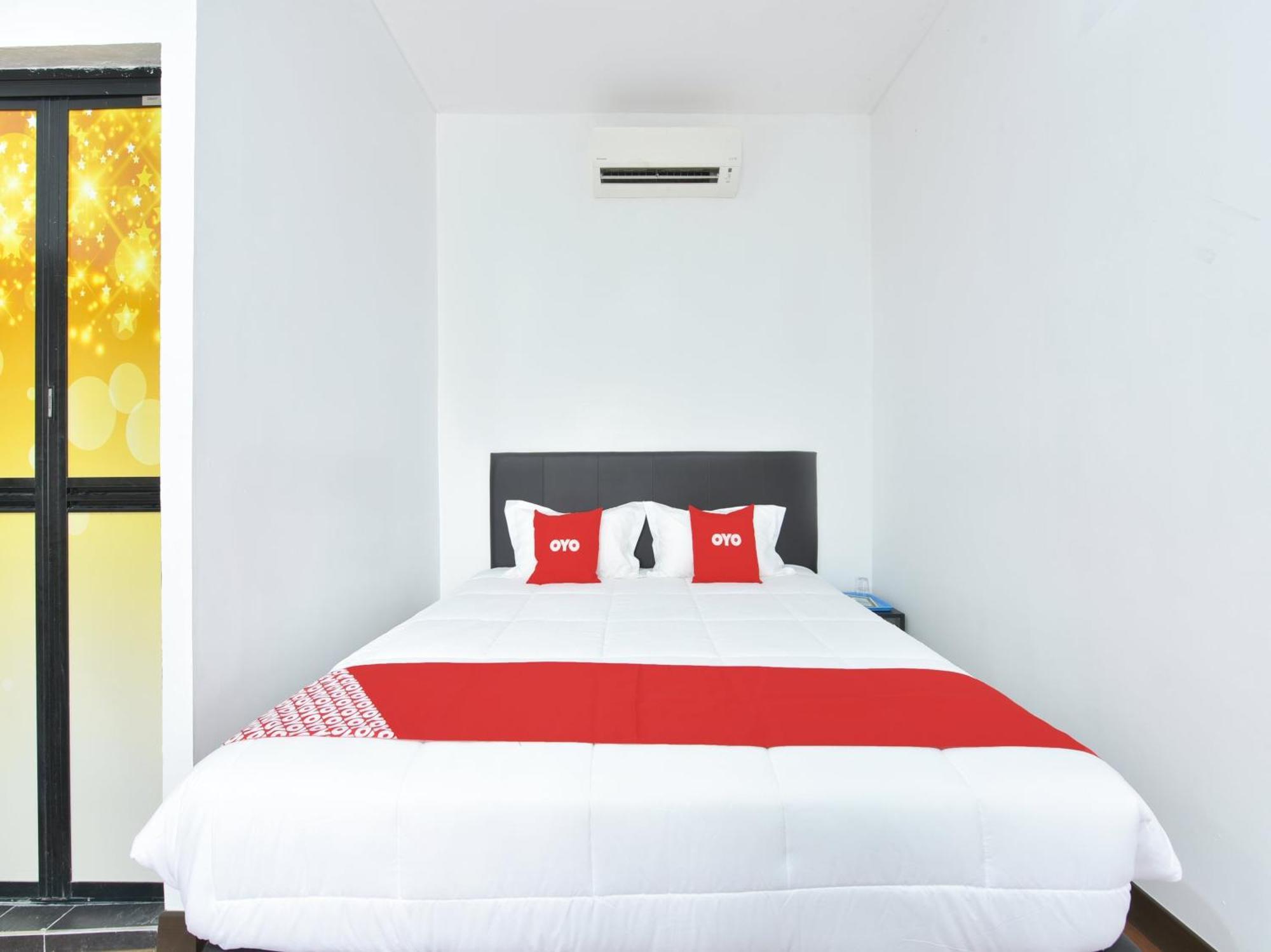 Oyo 90869 Hotel Madeena Inn Sepang Exterior photo