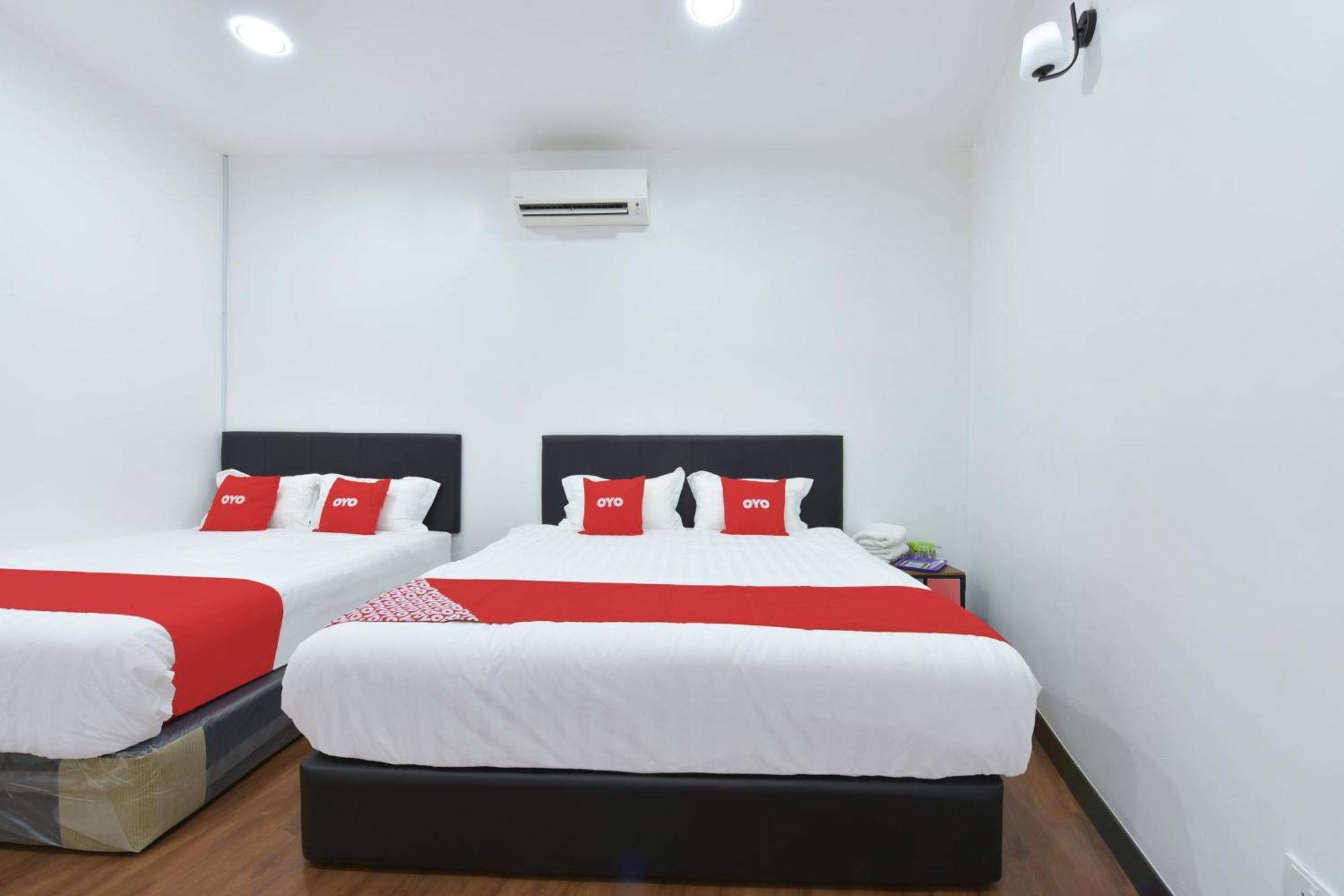 Oyo 90869 Hotel Madeena Inn Sepang Exterior photo