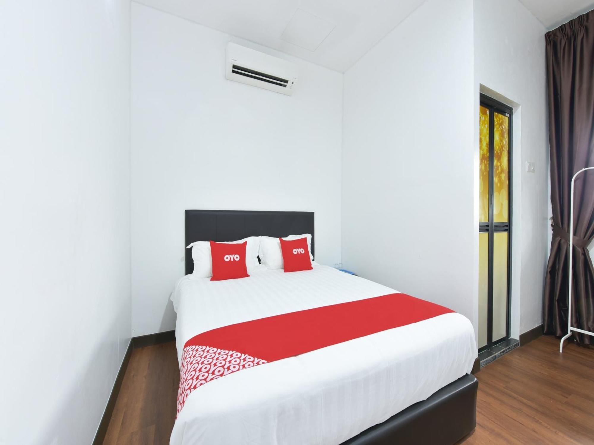 Oyo 90869 Hotel Madeena Inn Sepang Exterior photo