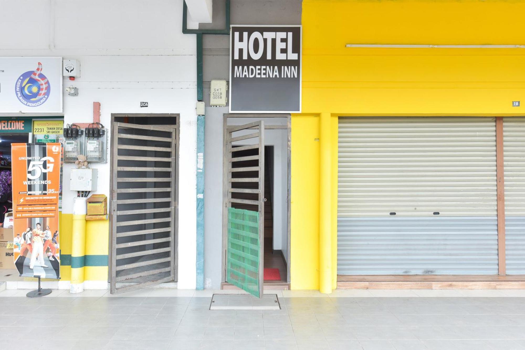 Oyo 90869 Hotel Madeena Inn Sepang Exterior photo
