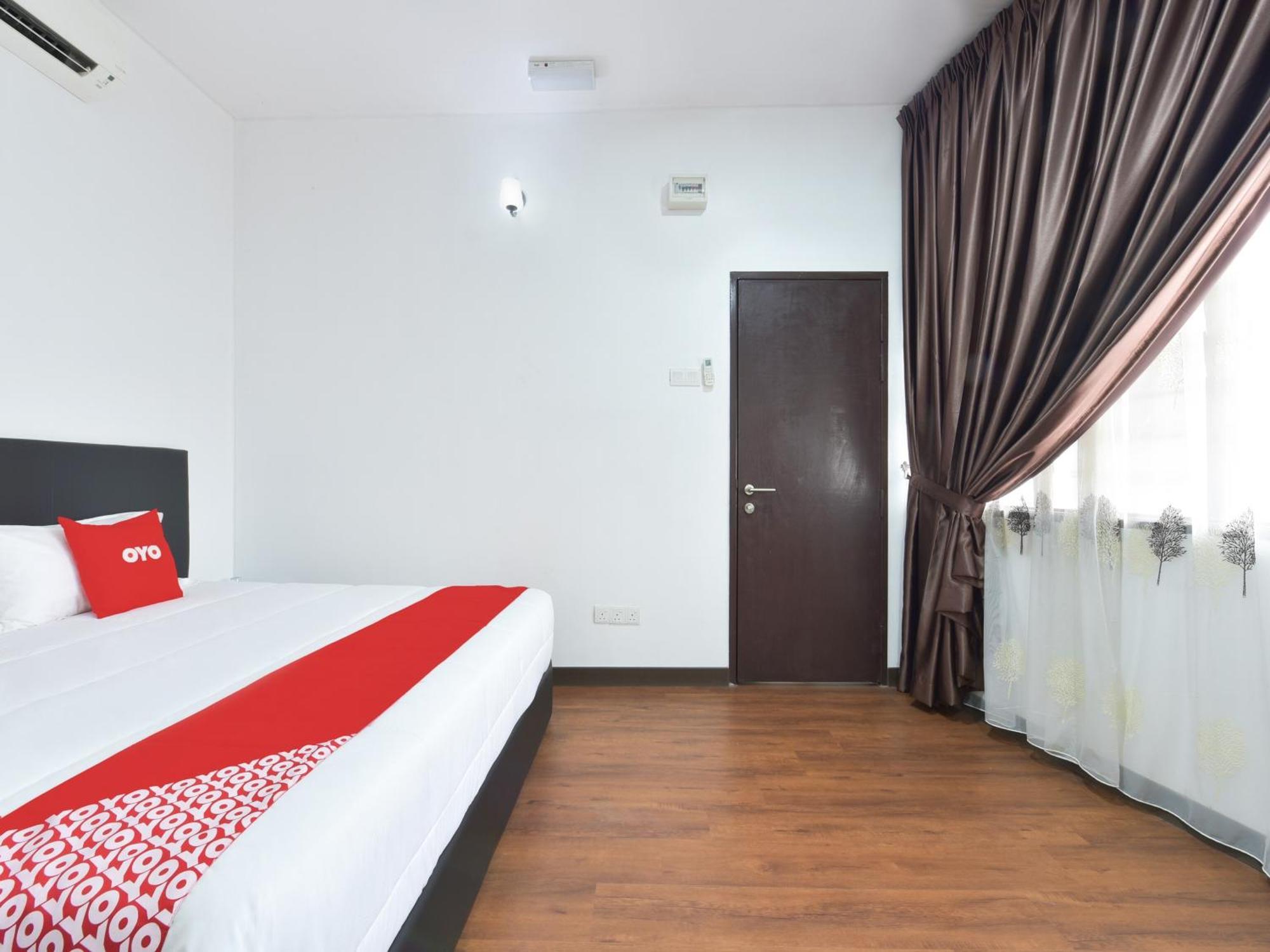 Oyo 90869 Hotel Madeena Inn Sepang Exterior photo